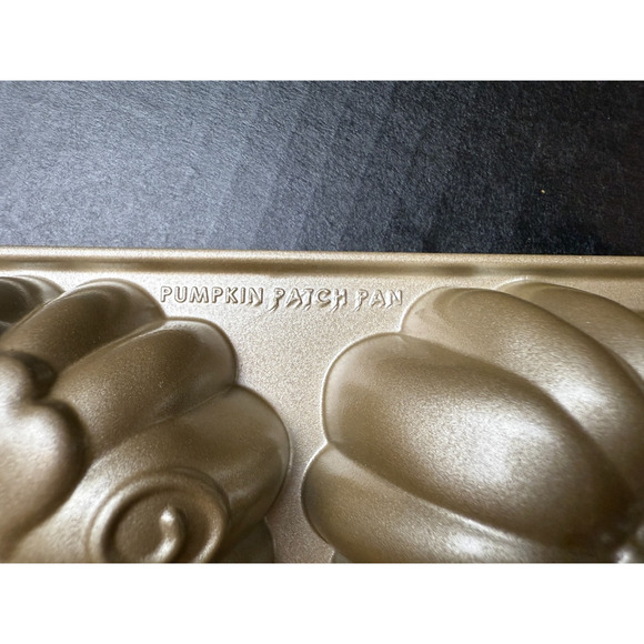 Nordic Ware Pumpkin Patch Pan 12 Mini Bundts 6 Cups - Picture 6 of 8